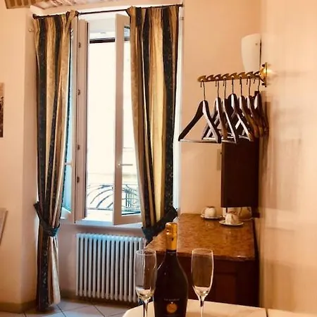 Optimus فندق مبيت وإفطار